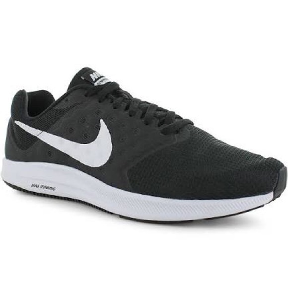 ❤️WMNS Nike Downshifter 7 Wide Running black/white - Picture 3 of 8